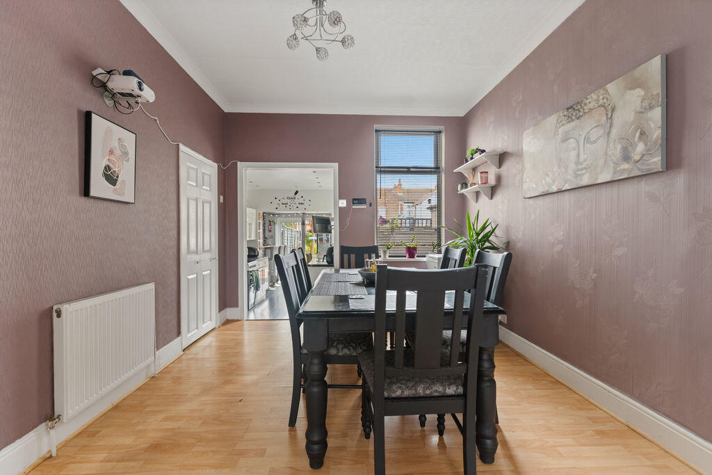 House in Doncaster, North East Lincolnshire - More