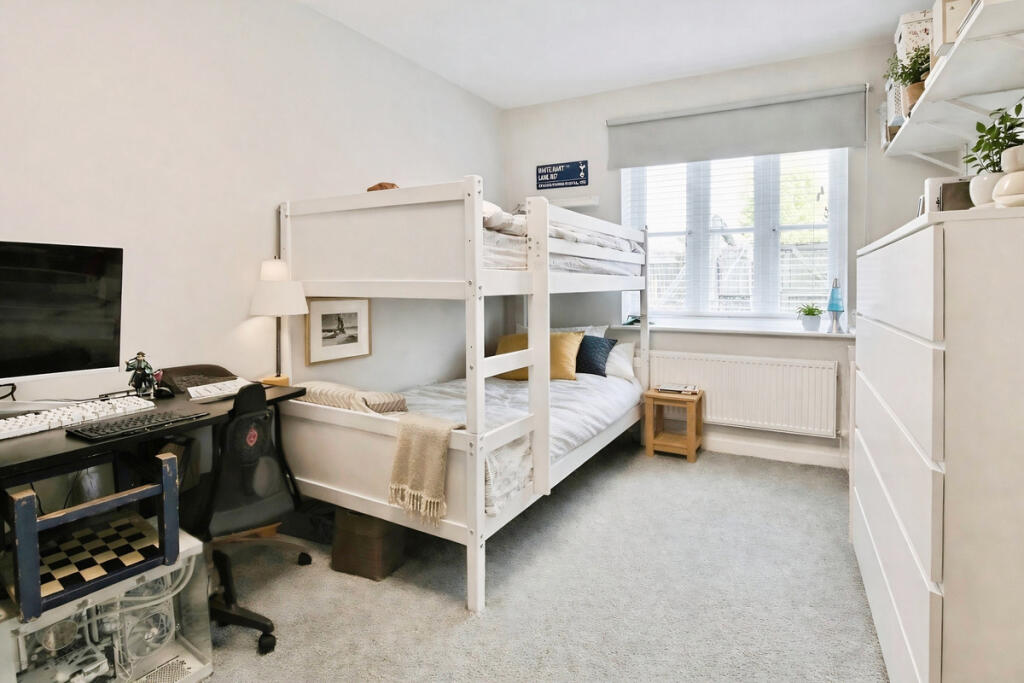 Page Place, Frogmore, St. Albans, AL2 - More