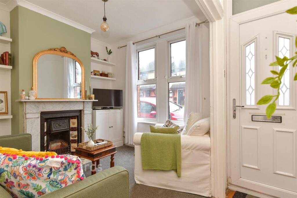 Queen Street, Rochester, Kent photo 2