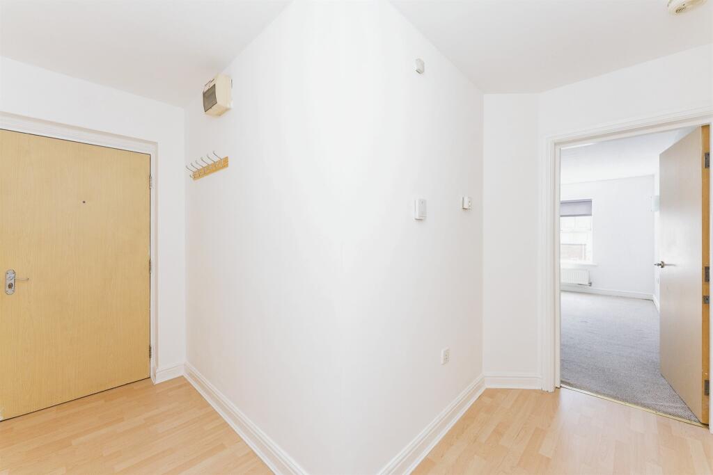 Apartment in Wirral, Liverpool City Region - More