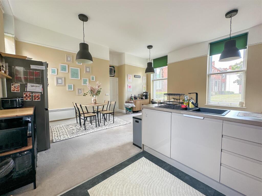 Apartment in Stoke-on-Trent - More