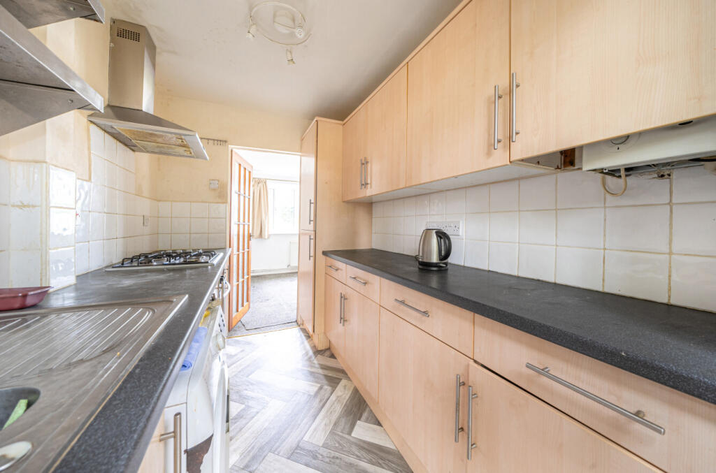 Homestall, Guildford, Surrey, GU2 photo 3