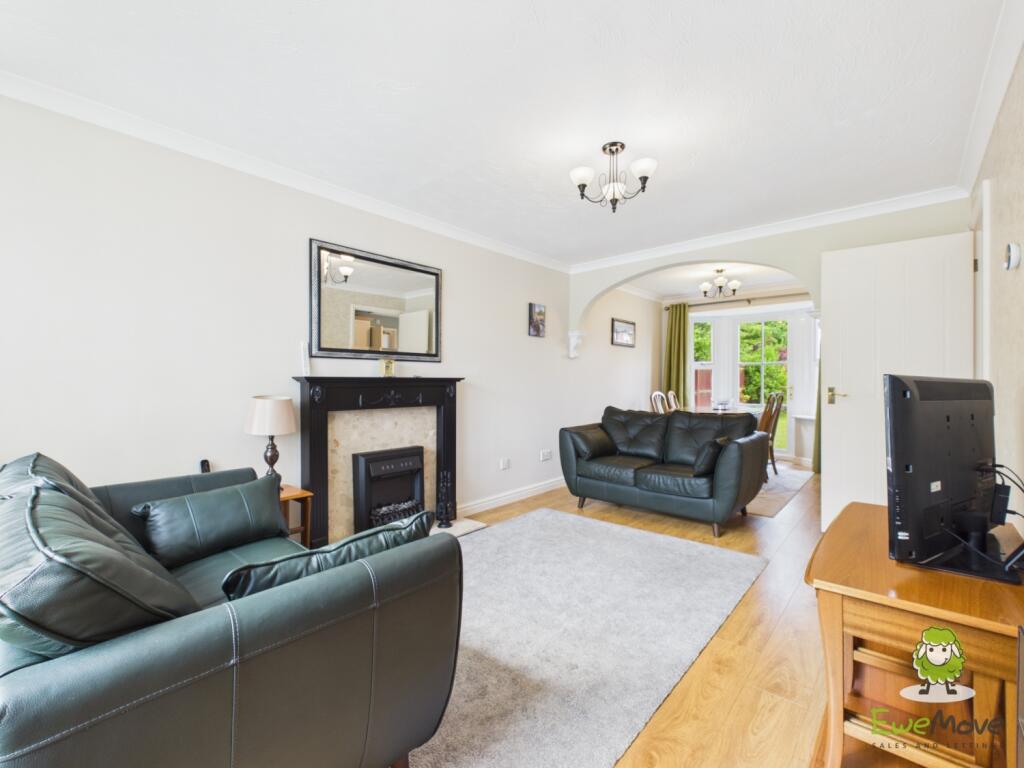 House in Basingstoke and Deane, Longacre, Kempshott Park - View 2