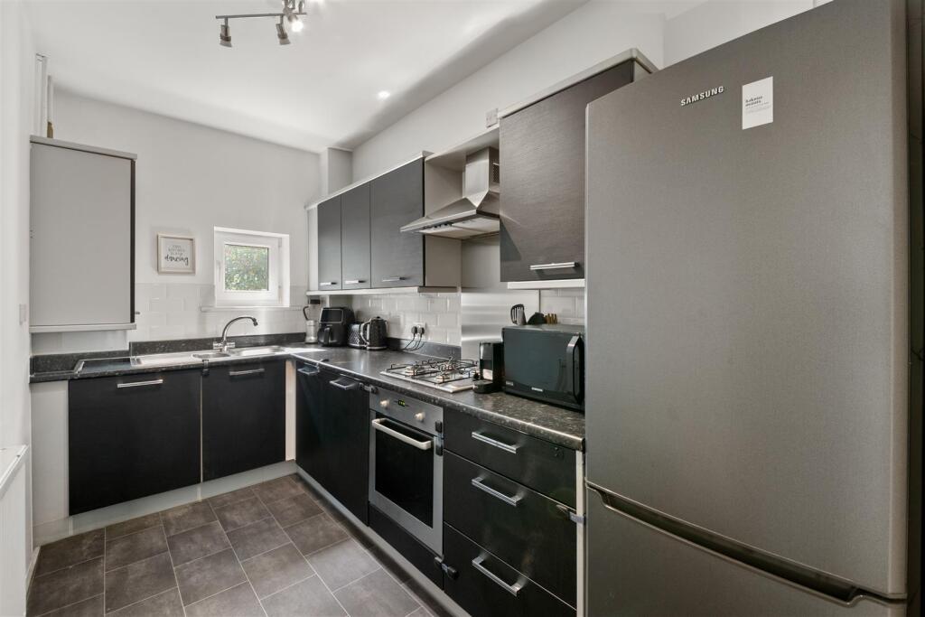 Apartment in Southall - View 5