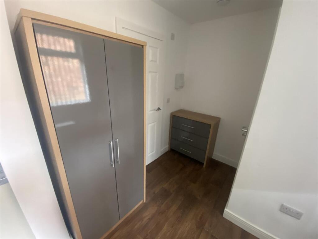 Main image of property: *EN-SUITE COUPLES ROOM* Woodhouse Road, Mansfield