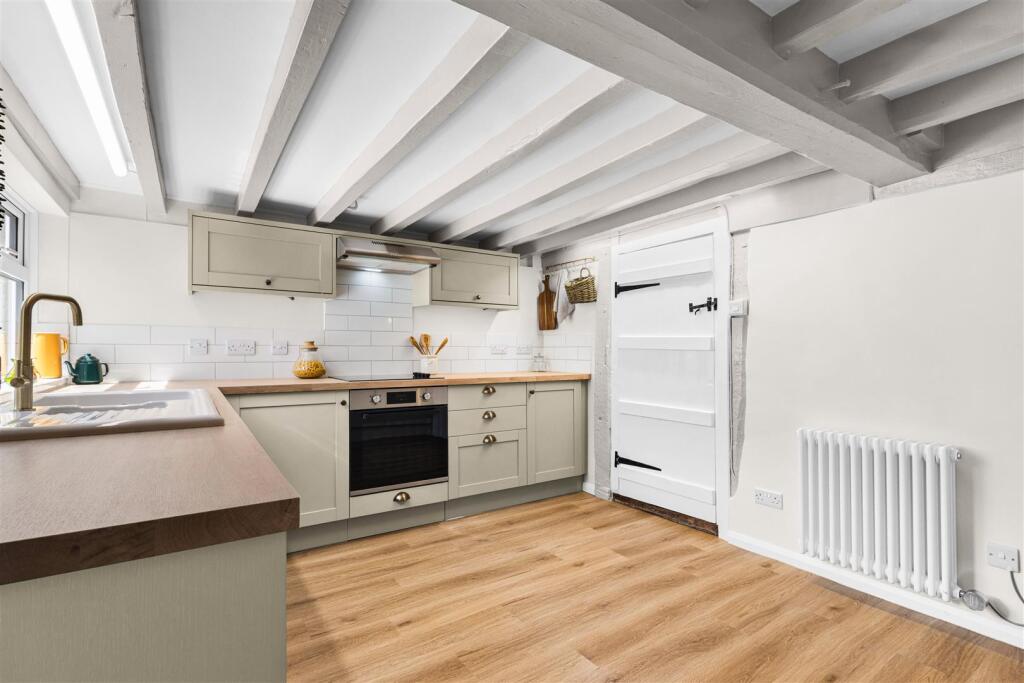 House in Wealden, Herstmonceux - View 3