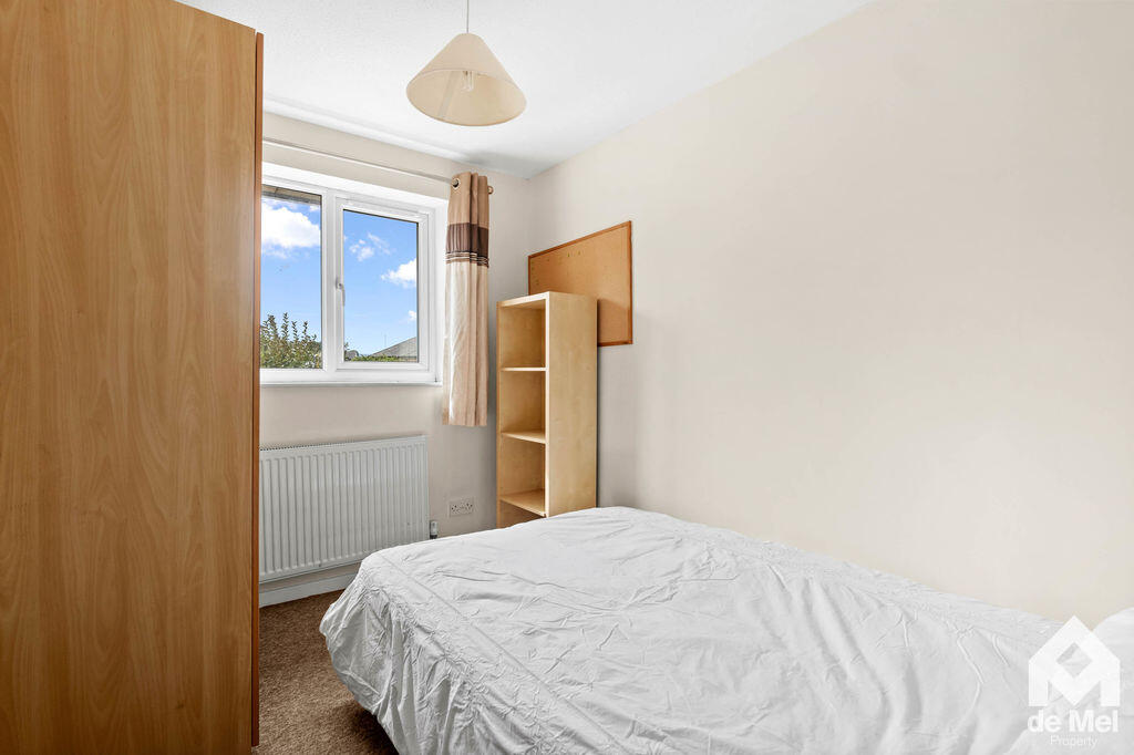 House in Gloucester - View 5