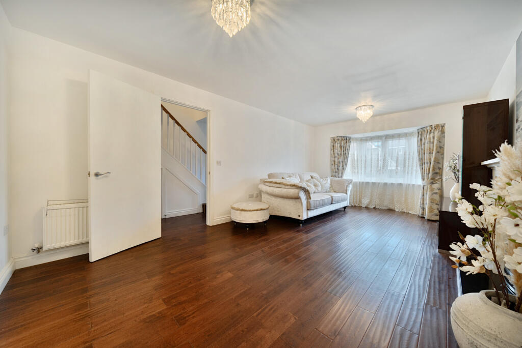 House in Guildford, Queen Elizabeth Park, Bellfields - View 4