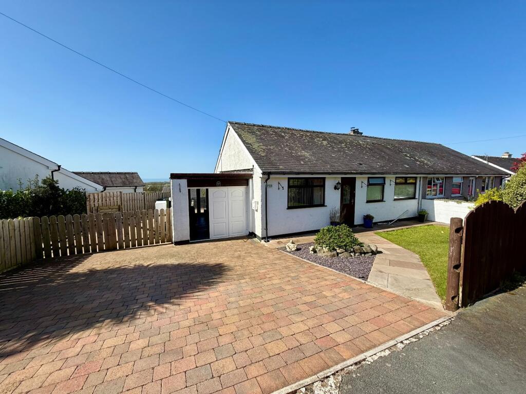 Main image of property: 33 Bro Enddwyn, Dyffryn Ardudwy, LL44 2BG