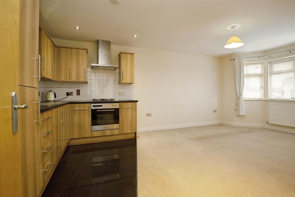 Apartment in Cardiff, Heath - View 3