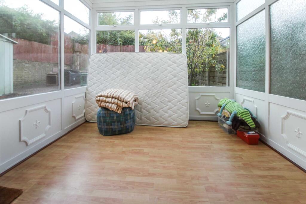 House in Luton - View 5