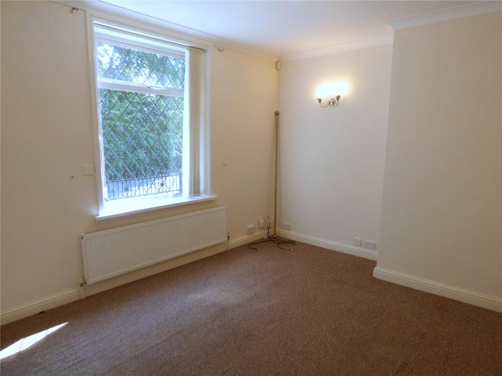 House in Wakefield - View 5