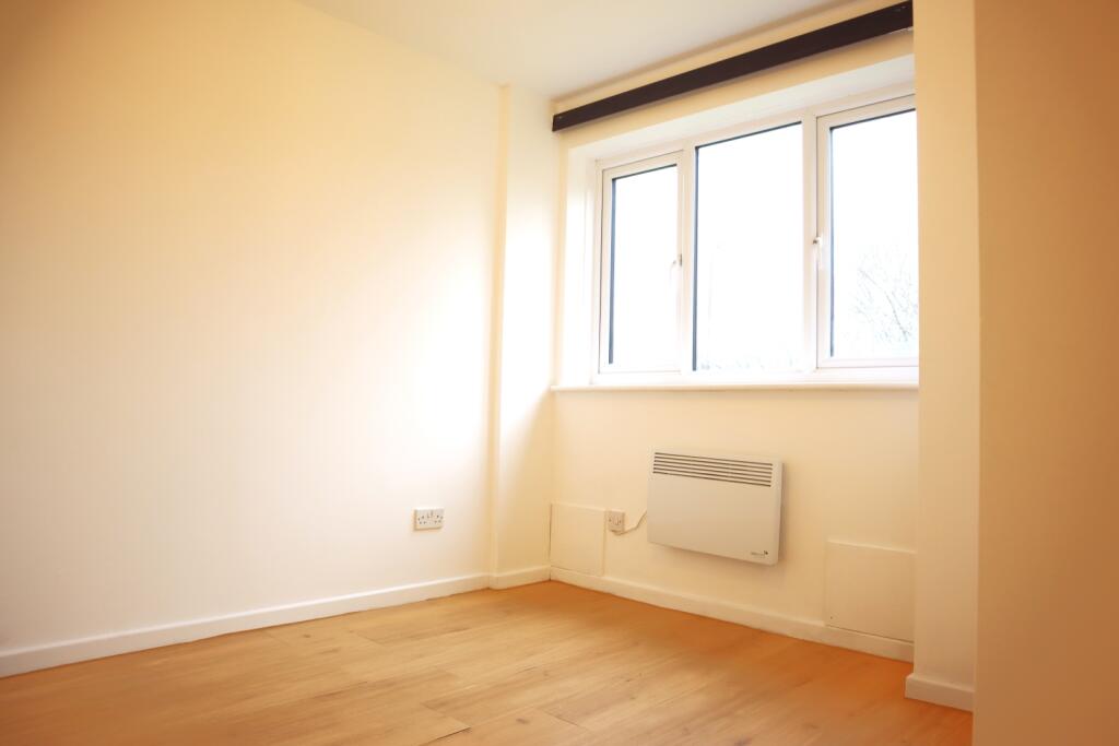 Apartment in Milton Keynes - View 5