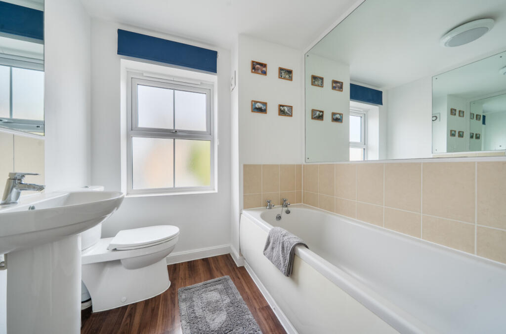 House in Swindon, South Swindon - More