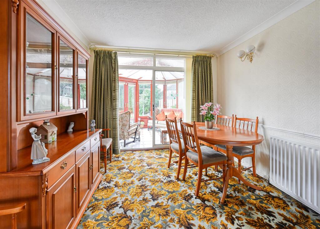 149 Pendeford Avenue, Tettenhall, Wolverhampton, WV6 9EP photo 4