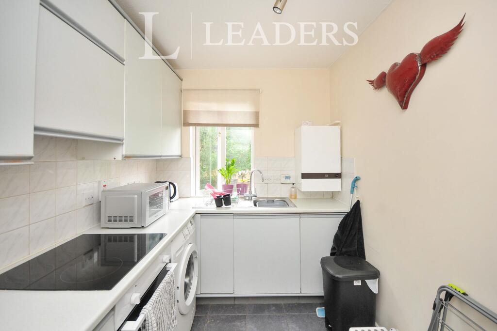 Apartment in Bromley - View 4