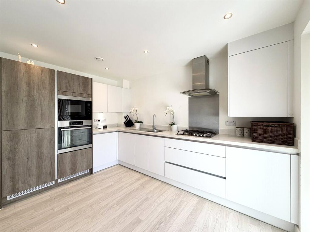 Apartment in Dartford, Ebbsfleet Green, Ebbsfleet Valley - More