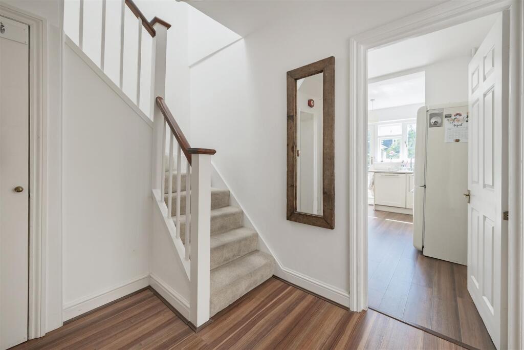 Apartment in London - More