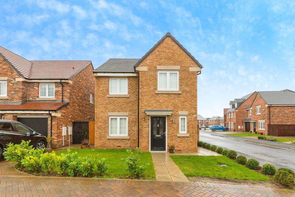 4-bed detached on 12 Aspen Gardens, £260,000