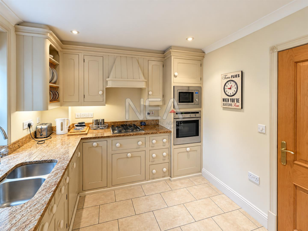 Apartment in Reading - View 3