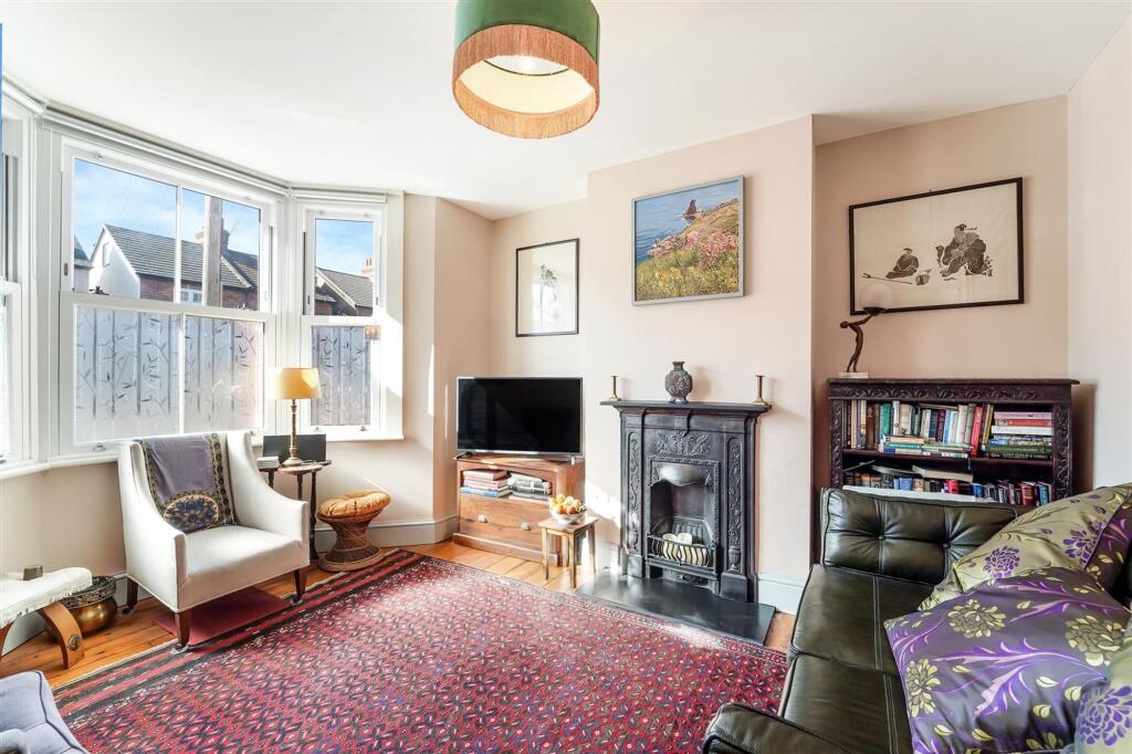 Lower Court Road, Epsom, KT19 photo 2
