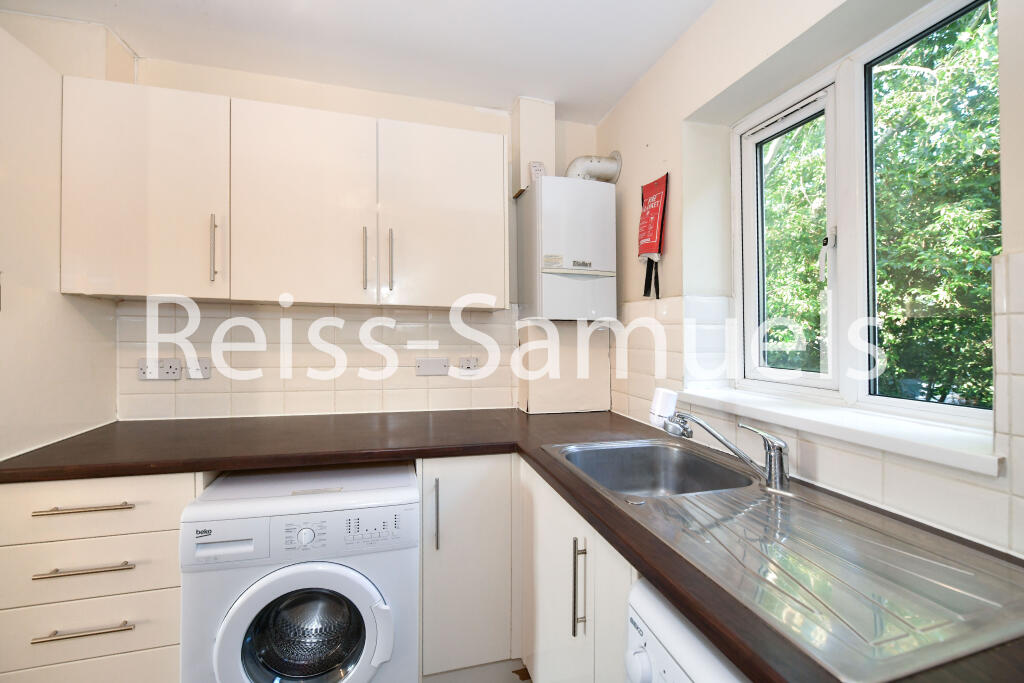 6 bedroom semi-detached house for rent