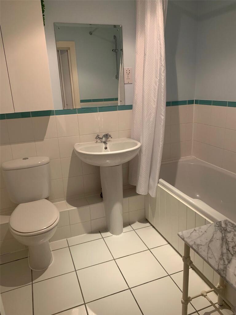 Apartment in Thatcham, West Berkshire - View 6