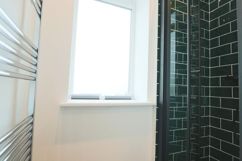6 bedroom semi-detached house for rent