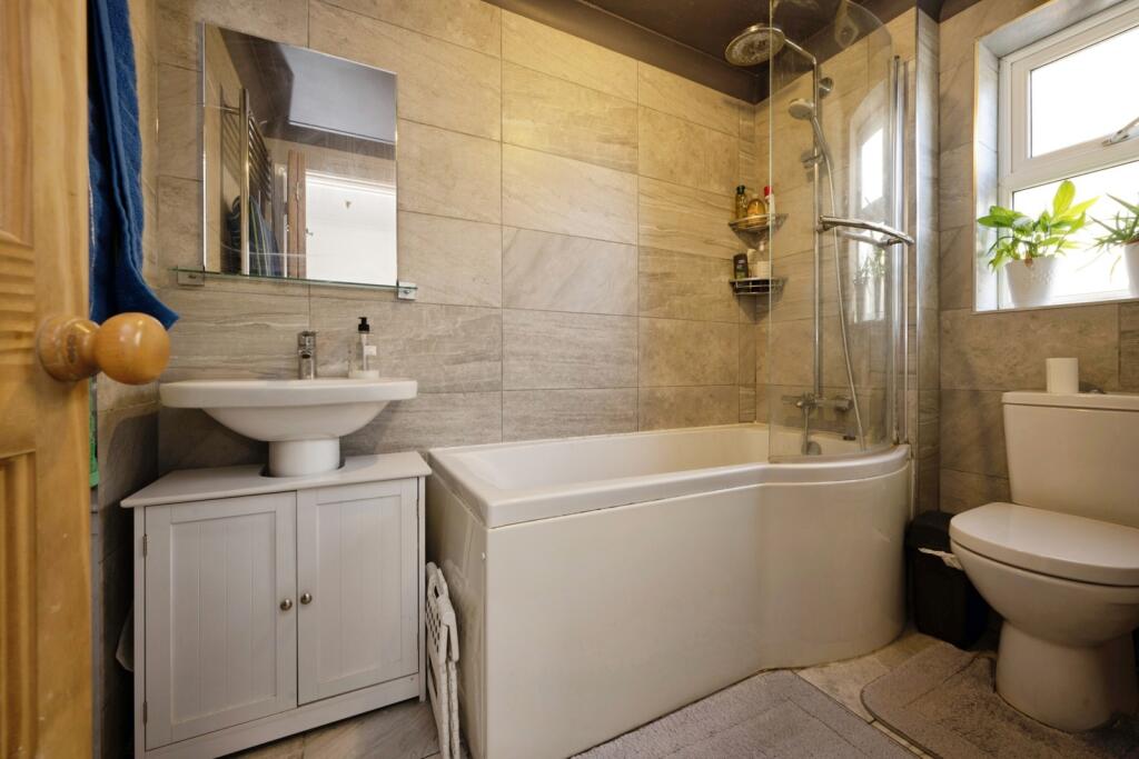 House in Kempston, Bedford - More