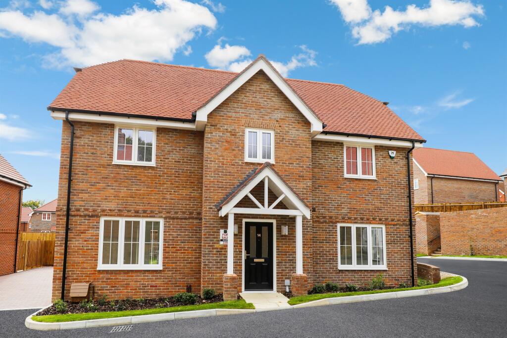 3-bed detached on The Nightingales, Crowborough, £545,000