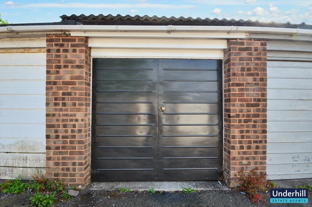Gatehouse Close, Dawlish photo 2