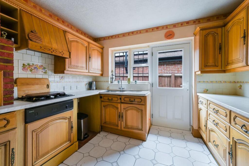 House in Tadworth - View 5