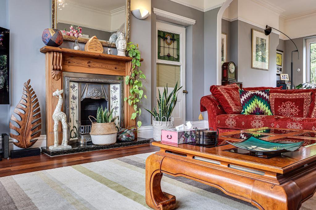 House in Croydon - More