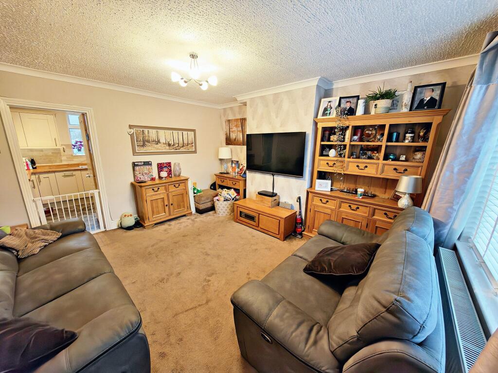 Longfield Road, Trowbridge, BA14 photo 3