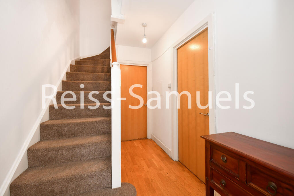 6 bedroom town house for rent