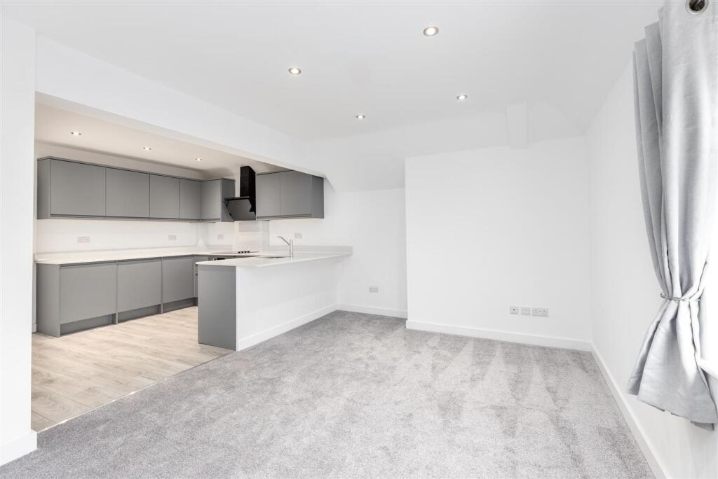 Apartment in Watford - View 4