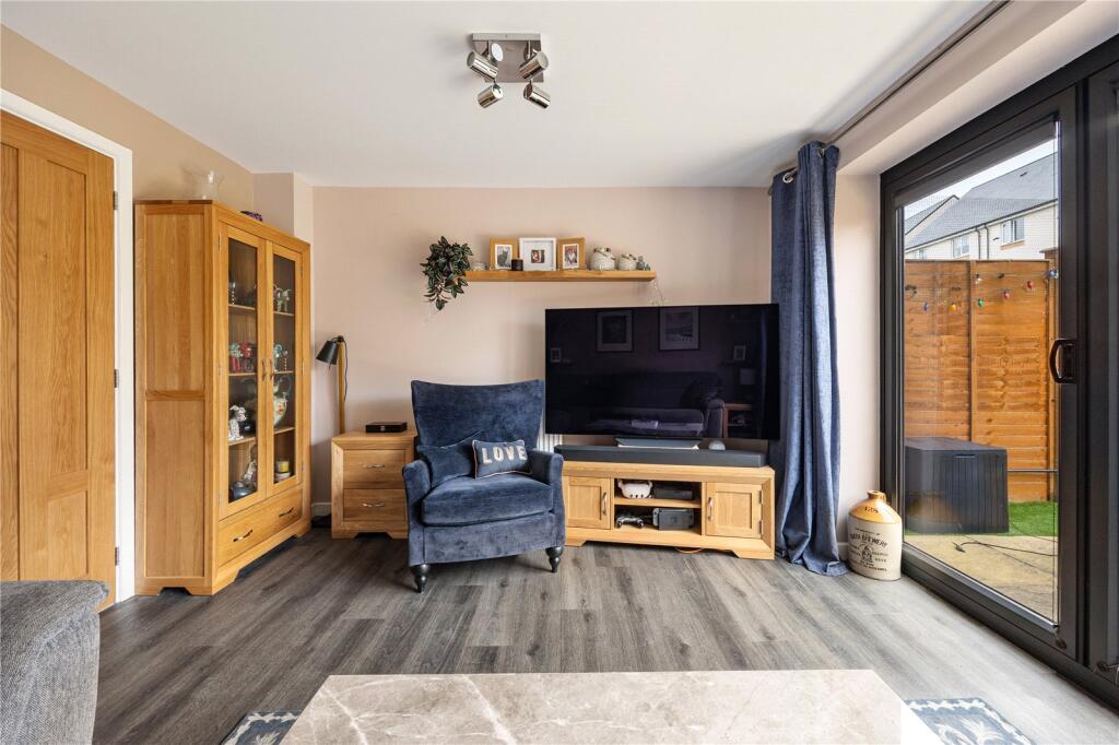 House in Bristol, Emersons Green - More