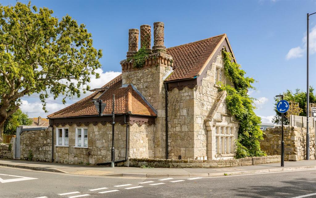 DETACHED COTTAGE WITH ANNEXE AND SWIMMING POOL - Baring Road, Cowes - View 5