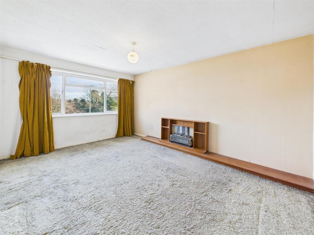 Stirling Way, Tuffley, Gloucester photo 3
