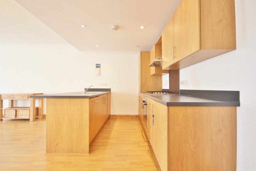 Apartment in Cambridge, Cherry Hinton - View 4