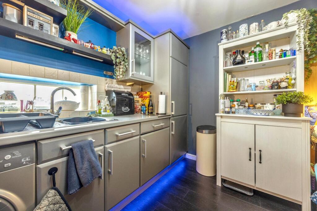Apartment in Edinburgh, Leith Central - More