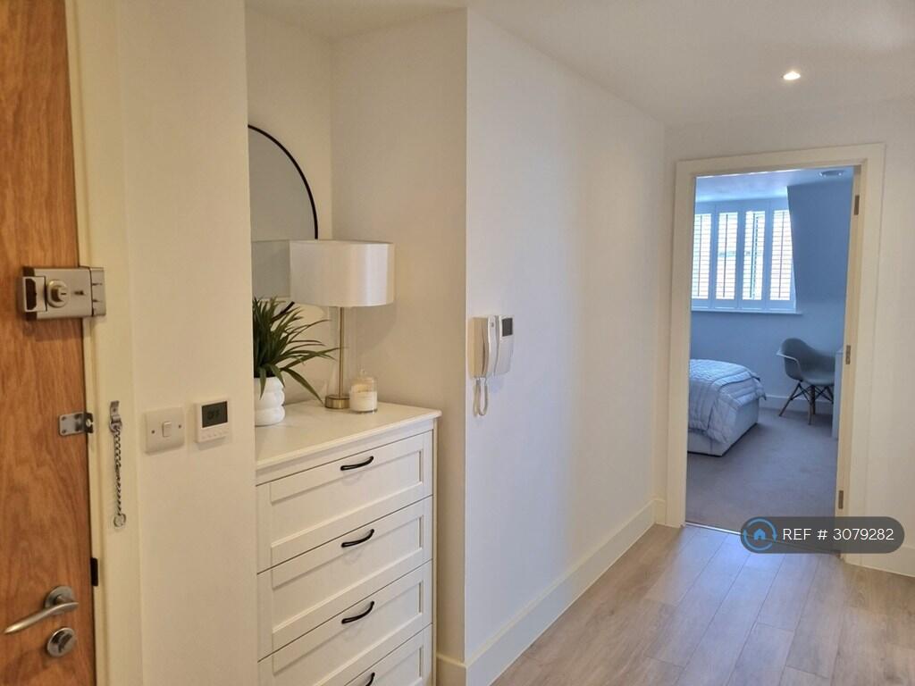 Apartment in Harrow - View 5