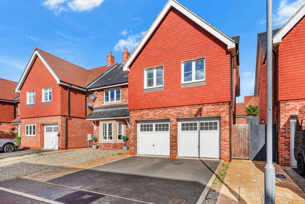 House in East Hertfordshire, Terlings Park, Gilston - View 2