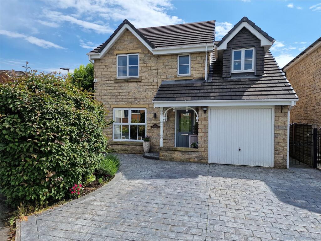 4-bed detached on Aster Chase, Lower Darwen, Darwen, Lancashire, BB3, £275,000