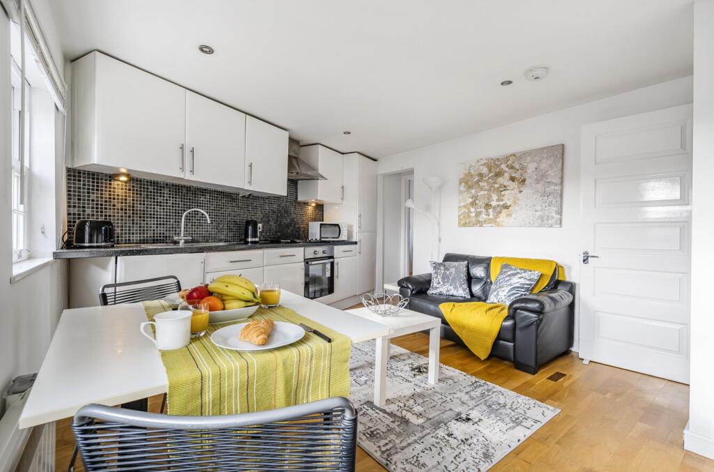 Main image of property: Kings Road, Reading, RG1