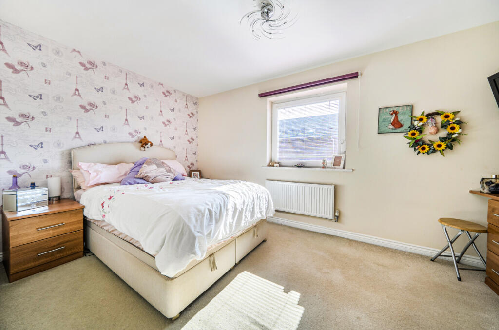 6 Darnel Road, Waterlooville photo 4