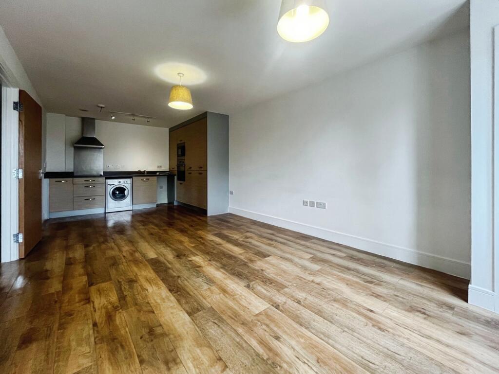 Apartment in Slough, Windsor and Maidenhead - View 4