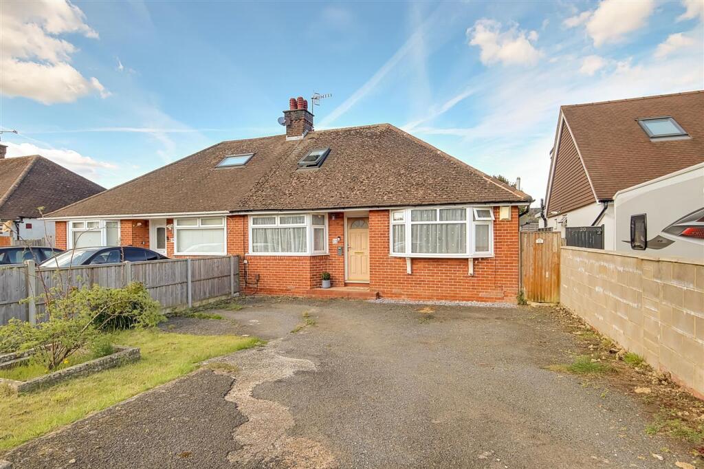 4-bed house on Cedar Avenue, Worthing, BN13, £400,000