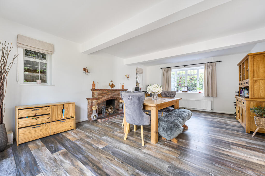 House in Tandridge, Church Town, Godstone - More