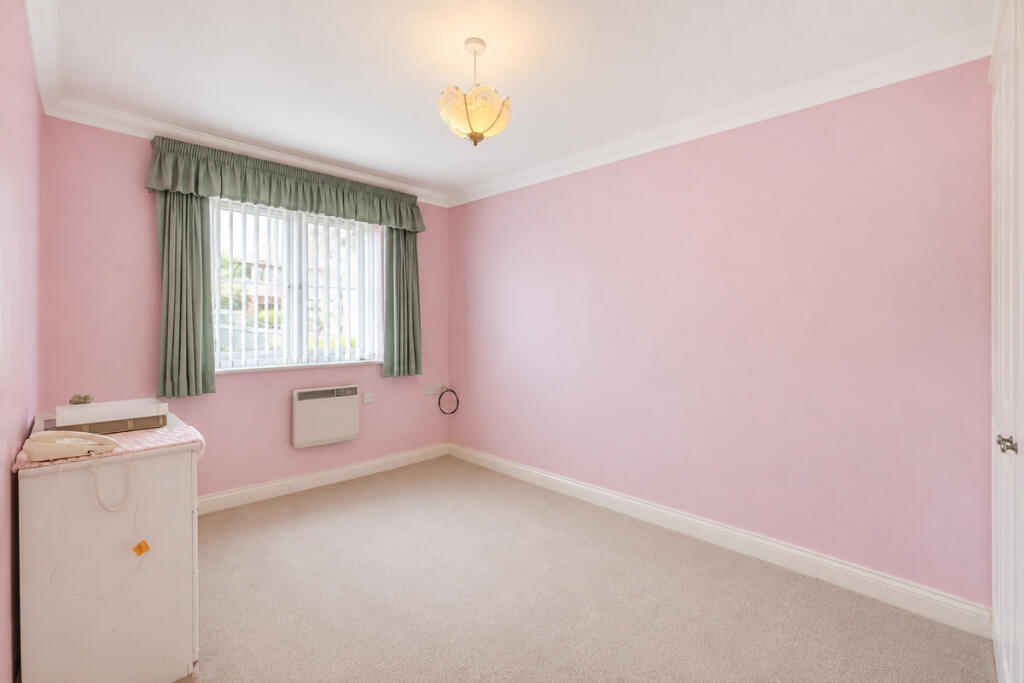 Apartment in Castle Point, Essex - View 5
